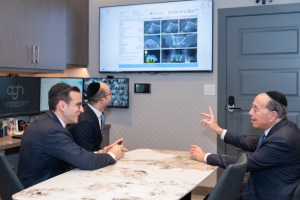 Dr's discussing case